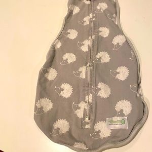 Hedgehog 🦔 wombie. VGUC. Gray and white